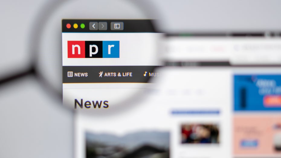 Das US-Radiosyndikat NPR ist eine Kooperation nichtkommerzieller Hörfunksender. (Bild: Shutterstock / AntonGarin)