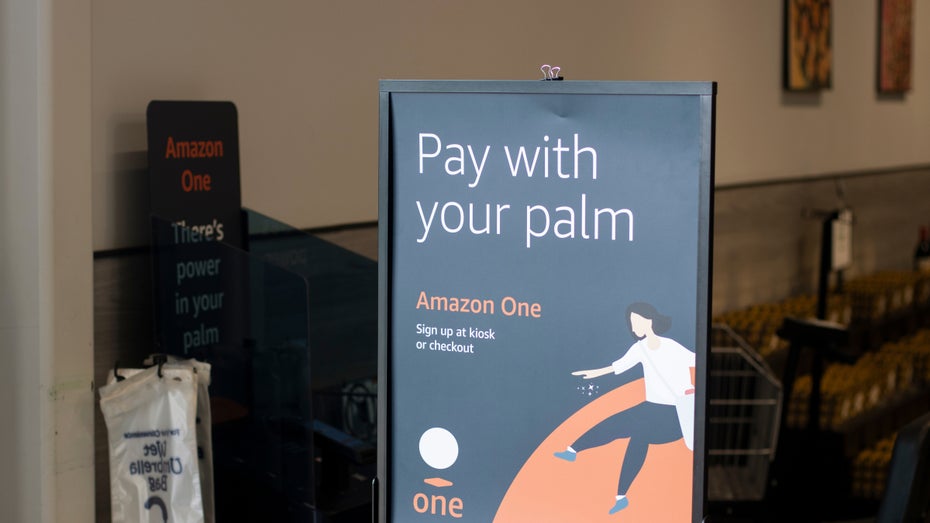 Amazons One-Technologie soll auch Altersverifizierung per Handscan können Amazons One-Technologie soll auch Altersverifizierung per Handscan können