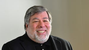 Steve Wozniak teilt aus: „Wenn du eine KI sehen willst, die Leute umbringt, kauf einen Tesla”