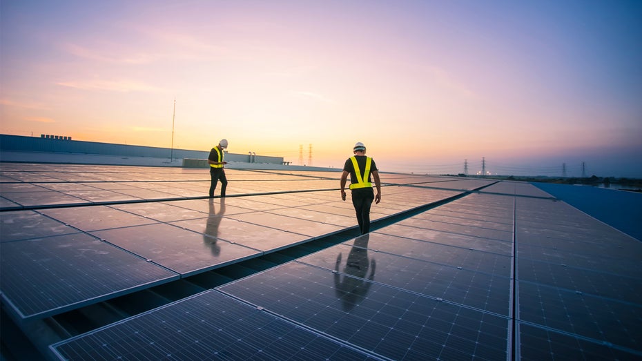 Solarzellen werden immer effizienter. (Foto: Shutterstock / ME Image) Höchster Wirkungsgrad bisher: Organische Solarzellen liefern 19,31 Prozent