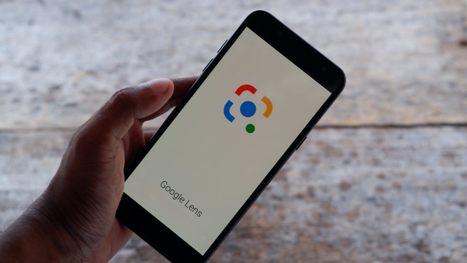 Update veröffentlicht: Google Lens erkennt jetzt Hauterkrankungen und gut sitzende Klamotten