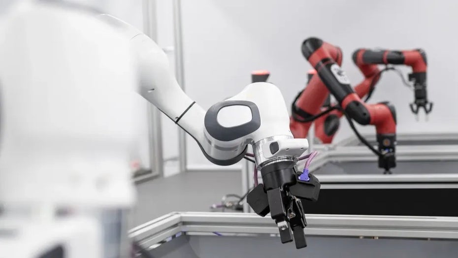 Robocat steuert verschiedene Roboterarme und optimiert sich selbst. (Foto: Deepmind) Robocat Deepmind KI
