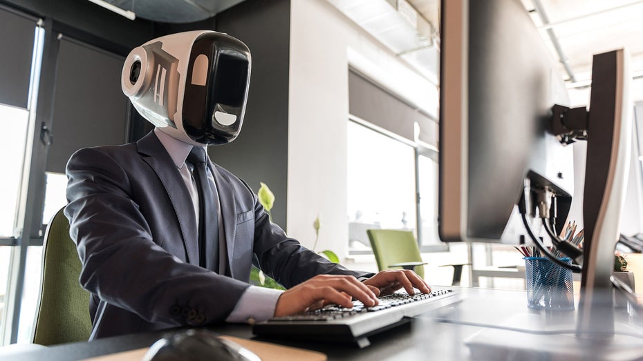 KI und Robotik kommen an den Arbeitsplatz. (Foto: Shutterstock / Olena Yakobchuk) ChatGPT: Mehrheit der Deutschen möchten KI am Arbeitsplatz
