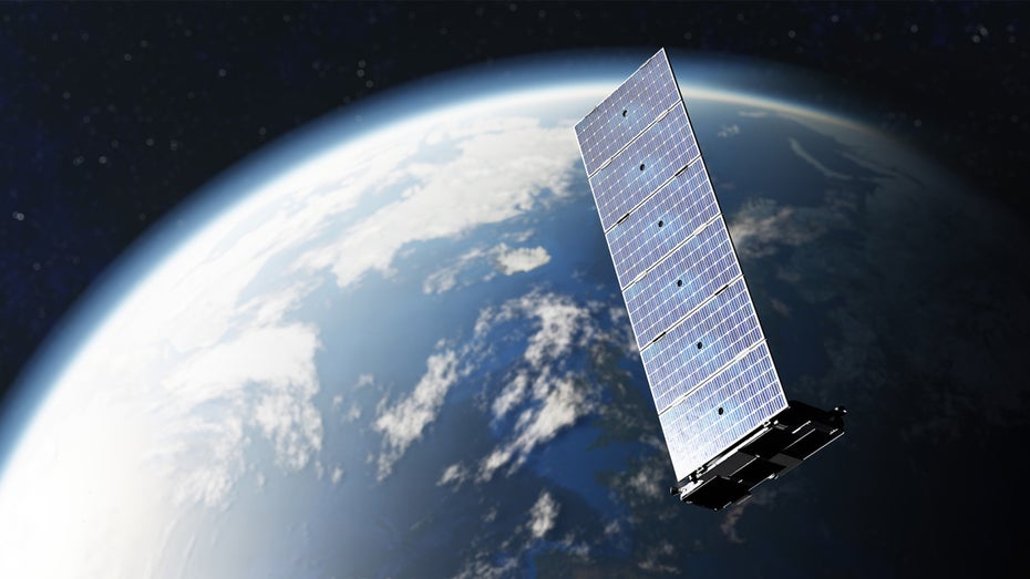 Solarpanels im Weltall könnten uns auf der Erde mit Energie versorgen. (Symbolbild: Shutterstock / PHOTOCREO Michal Bednarek) Satellit überträgt Strom vom Weltraum zur Erde – Solarkraftwerke im All rücken näher
