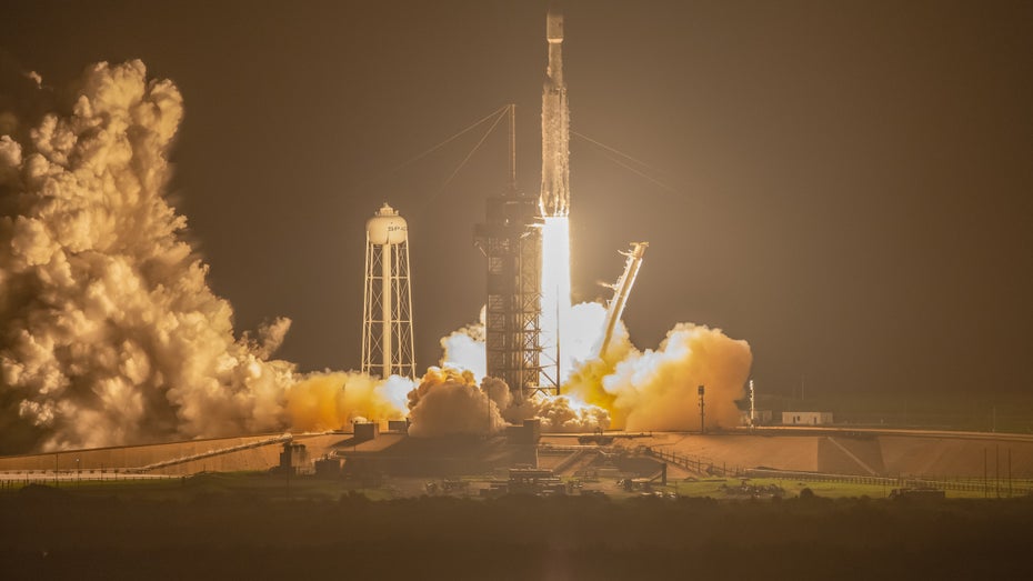 Rekordstart: Falcon Heavy bringt schwersten Satelliten aller Zeiten ins All