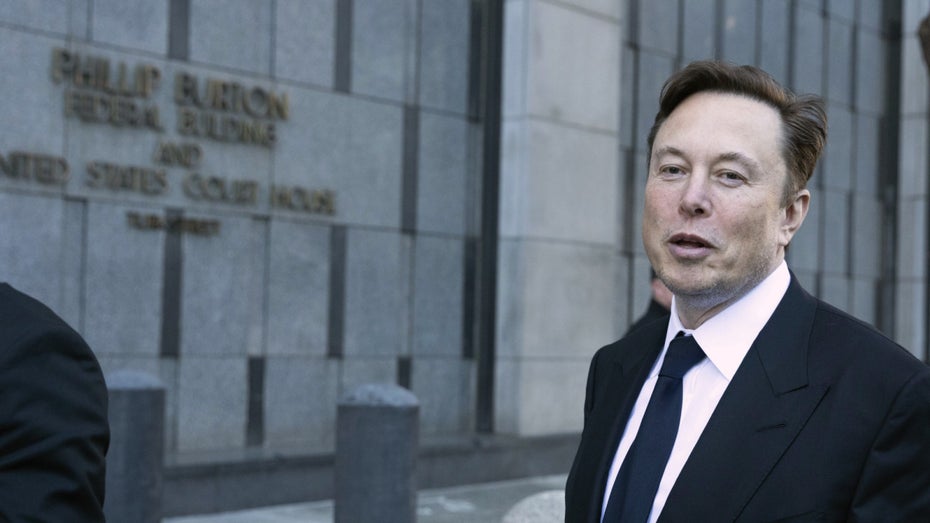 Elon Musk hat viele Twitter-Mitarbeiter entlassen. Jetzt klagt einer davon. (Foto: picture alliance / ASSOCIATED PRESS | Benjamin Fanjoy) Klage gegen Twitter: Ex-Manager fordert eine halbe Milliarde Dollar