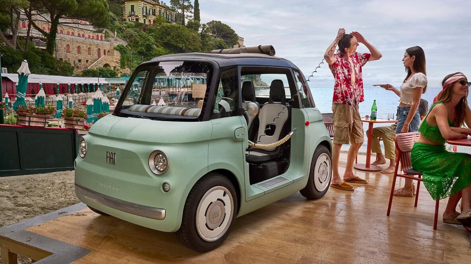 Man weiß nie, wann man eine Dusche braucht. (Foto: Fiat) Fiat: Mini-Elektroauto mit Dusche und Seil als Tür