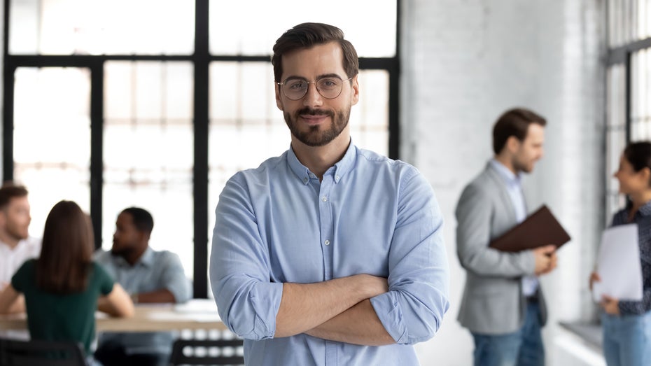 Ein Investor bewertet eure Ideen. (Foto: Shutterstock / fizkes) Unter diesem Tweet kannst du deine Startup-Idee von einem Investor bewerten lassen