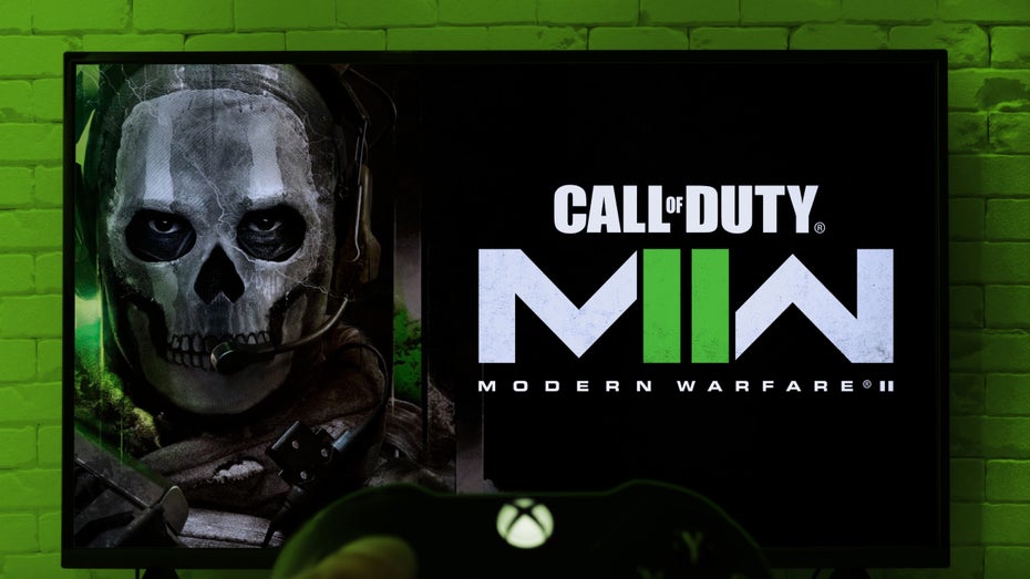 „Call of Duty“ erscheint nicht wie befürchtet jetzt exklusiv für die Xbox. (Bild: Miguel Lagoa/Shutterstock) „Call of Duty“ kommt auch weiter auf die Playstation: Microsoft und Sony schließen Deal ab