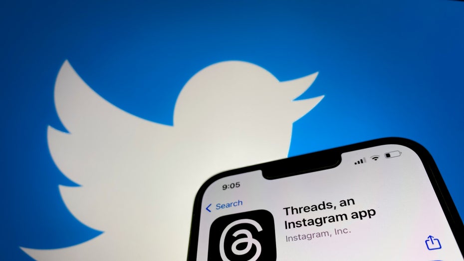 Schießt Threads den blauen Vogel ab? Die Plattform hätte definitiv das Zeug dazu. (Bild: Adrian Tusar/Shutterstock) Threads: Lohnt sich Metas neues Netzwerk?