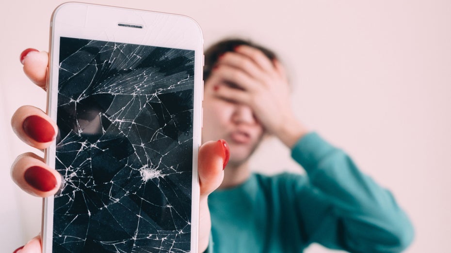 Eine neue Maschine kann OLED-Displays reparieren, wenn auch nicht von Kratzern befreien. (Foto: paulzhuk / Shutterstock) Weniger Elektroschrott: Diese Maschine repariert Smartphone-Displays mit Laser