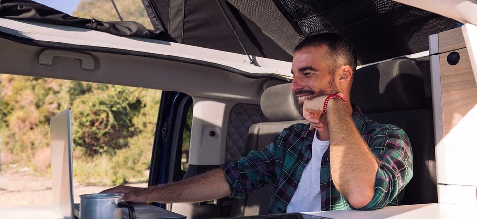 Von überall aus arbeiten: Das brauchst du für das digitale Nomadentum