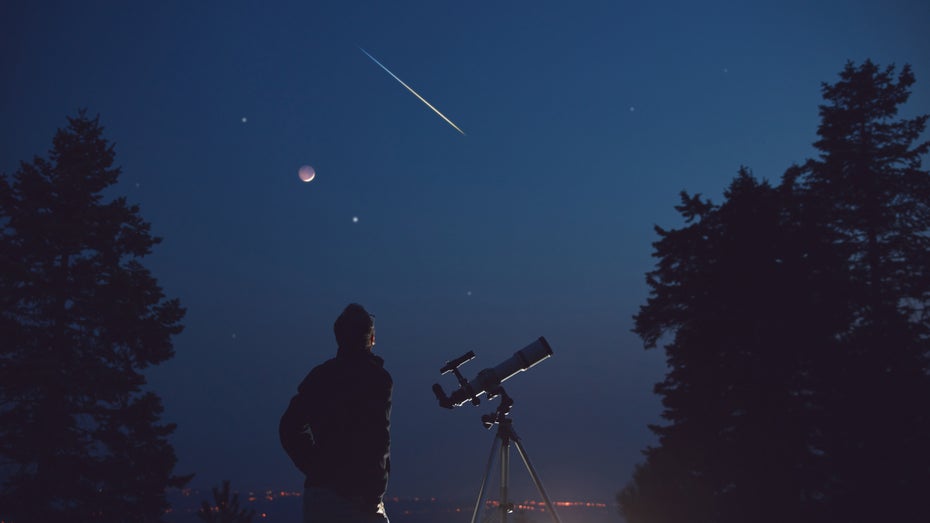 In der Nacht vom 12. auf den 13. August wird der Perseiden-Höhepunkt erreicht. (Foto: AstroStar / shutterstock) Die Perseiden kommen: So seht ihr das Sternschnuppen-Phänomen am Nachthimmel