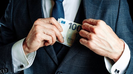 Sind Gehaltskürzungen erlaubt? Jurist erklärt, was euer Chef darf – und was nicht