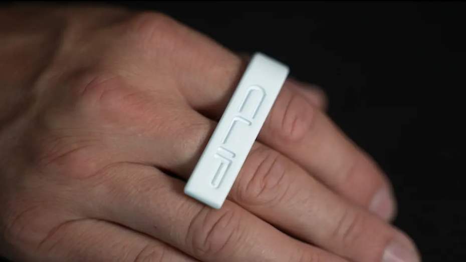 Deutsche Tüftler entwickeln Computermaus, die am Finger getragen wird
