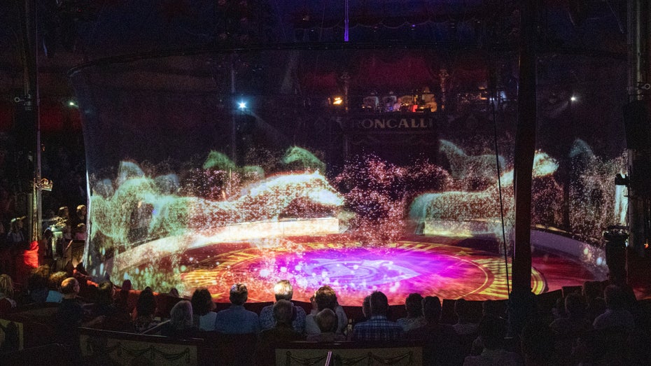 Pferde aus Goldstaub: Warum dieser Zirkus auf Hologramme setzt