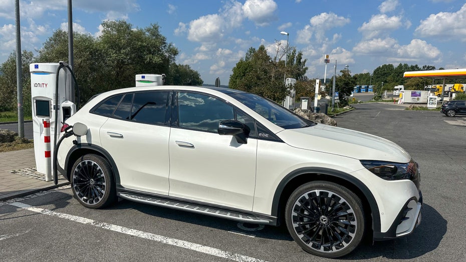 Mercedes-Benz EQE SUV im Test: Viel Fahrkomfort für viel Geld