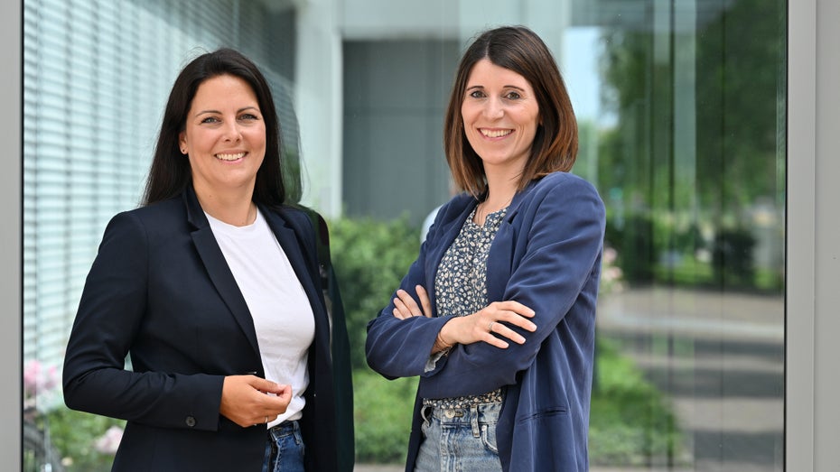 Die Gründerinnen Anika Schmidt und Lena Pieper stellen ihr Startup in der vierzehnten Staffel von Die Höhle der Löwen vor. (Foto: Michael Lübke) Freemom bei DHDL: „Mompetenz“ als Verkaufsargument