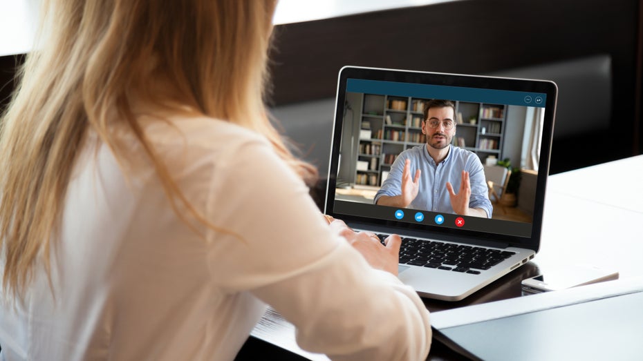 KI-gestützte Cyberangriffe könnten bald auch Videocalls betreffen. (Bild: Fizkes/Shutterstock) Stell dir vor, du hast einen Videocall mit deinem Chef – aber er ist es gar nicht