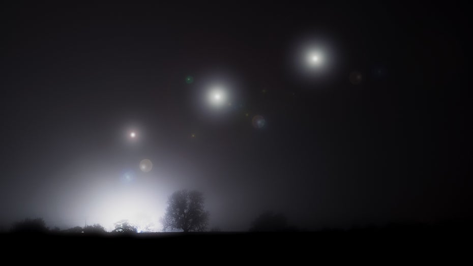 Immer wieder kommt es zu Sichtungen von unerklärlichen Lichtern oder unbekannten Flugobjekten. Die Nasa konnte bisher keine Beweise für einen außerirdischen Ursprung finden. (Foto: Raggedstone/Shutterstock) Nasa findet keinen Hinweis darauf, dass Ufos wirklich aus dem Weltall kommen