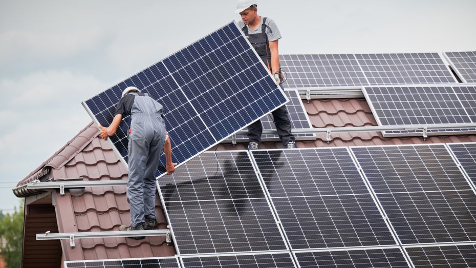 Studie: Solaranlagen machen immer mehr Haushalte netzunabhängig. (Foto: anatoliy_gleb / Shutterstock.com) Solarenergie: Fortschritte bei Solarmodulen könnten Millionen Menschen netzunabhängig machen