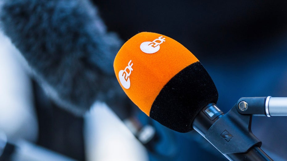 Das ZDF will künftig noch stärker auf KI setzen. (Bild: Karolis Kavolelis / shutterstock) Untertitel und mehr: ZDF will stärker auf KI setzen