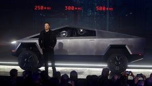 Teslas Cybertruck: Das denkt der Delorean-Designer über das futuristische Autokonzept