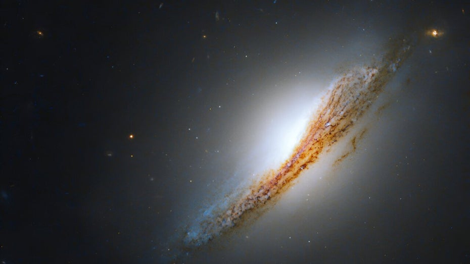 Leuchtendes Herz: Hubble-Teleskop fängt ungewöhnliche Galaxie ein Leuchtendes Herz: Hubble-Teleskop fängt ungewöhnliche Galaxie ein