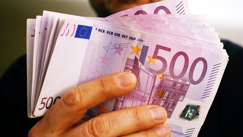 Jedes Jahr gibt die Robert-Walters-Studie einen Gehaltsausblick (Foto: D-VISIONS / Shutterstock) So viel sollen ITler 2024 in Deutschland verdienen