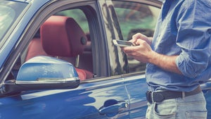Mann findet sein gestohlenes Auto dank Handy-App