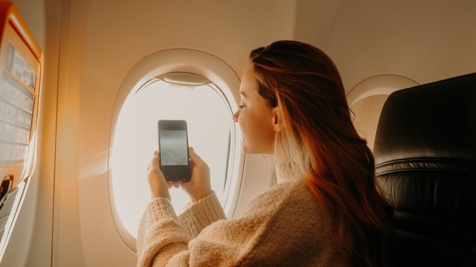 Whatsapp im Flugzeug: Bei dieser Fluggesellschaft geht das bald kostenlos