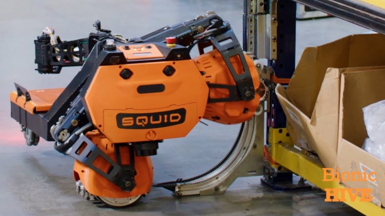 Squid, der Lagerroboter. (Screenshot: Bionic Hive/ t3n.de) Squid: Diese Roboter fahren im Lager die Wände hoch