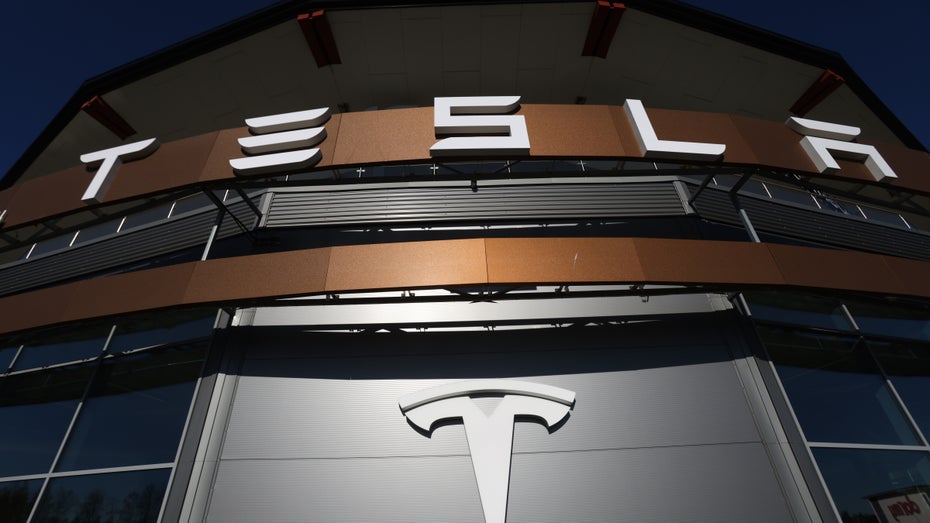 Drei Doktoranden haben den Tesla-Autopiloten ausgetrickst und sind an geheime Informationen gelangt. (Foto: Jeppe Gustafsson/Shutterstock) Ein Weihnachtswunder, gute Vorsätze und der Elon-Modus