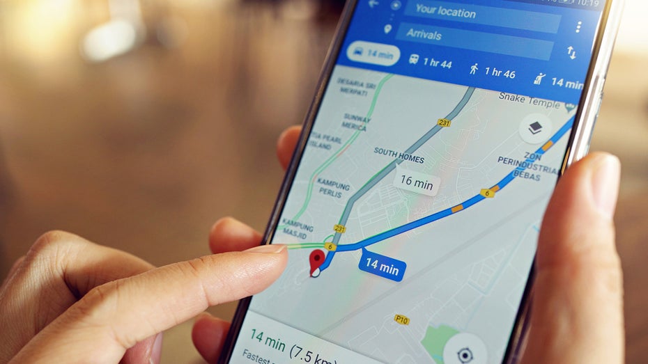 Google Maps bekommt neue Community-Funktionen. (Foto: AngieYeoh / Shutterstock) Google Maps will euch die Reise mit dem Nahverkehr erleichtern