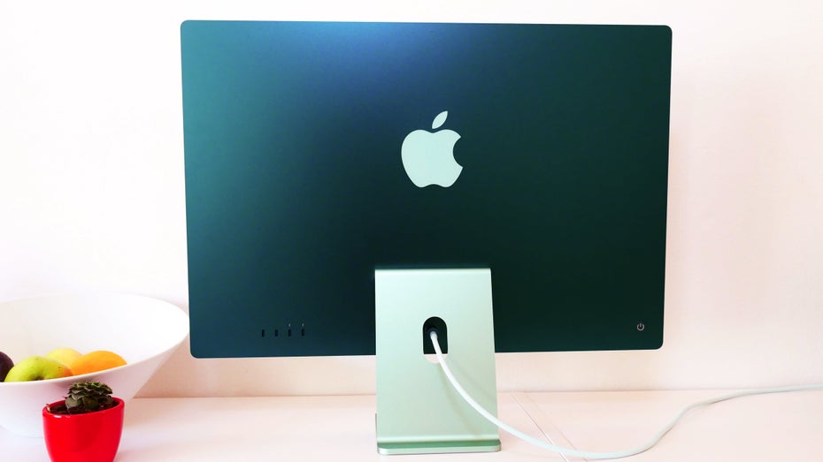Der aktuelle iMac 24 mit M3-Chip von hinten – Apple feilt weiter am Design. (Foto: t3n) iMac Design Patent Display