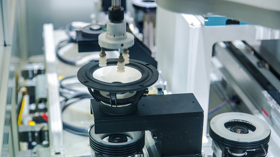 Seltenerdmagnete werden unter anderem in Lautsprechern eingesetzt. (Foto: patruflo / Shutterstock) Forscher recyceln Seltenerdmagnete erfolgreich: Warum das für die Zukunft wichtig ist