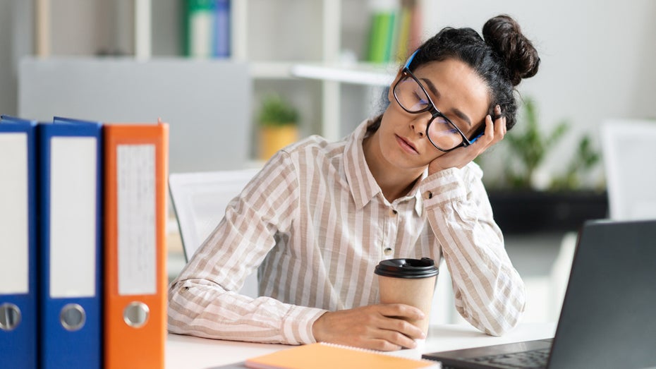 Chronische Erkrankungen im Job öffentlich machen: Keine einfache Entscheidung. (Foto: Prostock-studio / Shutterstock) Selbsttest: Sollte ich meine chronische Krankheit bei der Arbeit offenlegen?