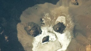 Astronaut entdeckt riesigen Totenschädel in der Sahara
