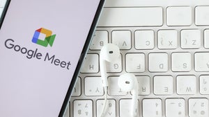 Nie wieder den Knopf im Call suchen: Google Meet führt Gestenerkennung ein