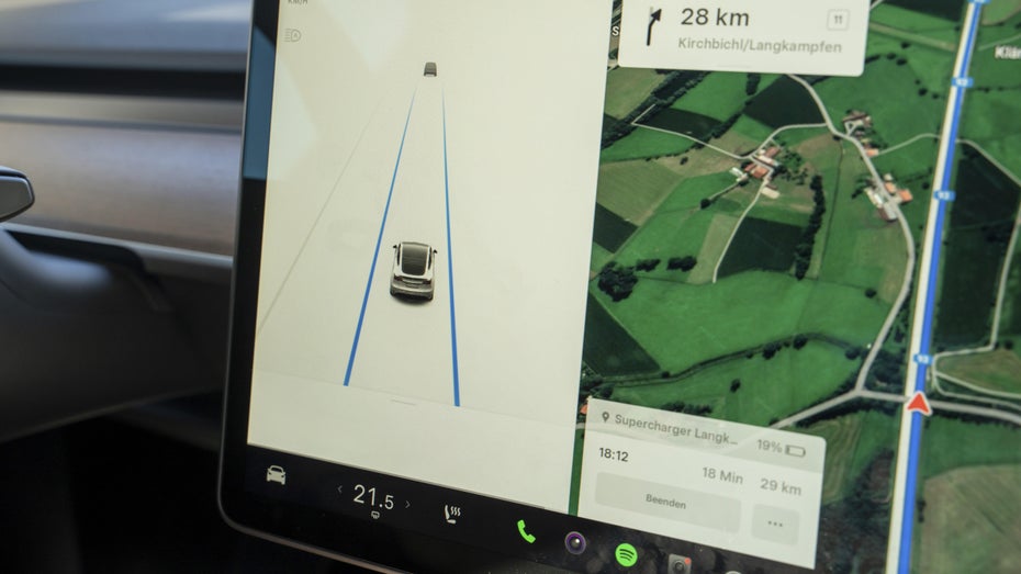 Berliner IT-Experten knacken Teslas Autopilot und entdecken geheimen Elon-Modus