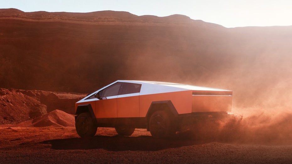 Tesla Cybertruck 2019 versus 2023