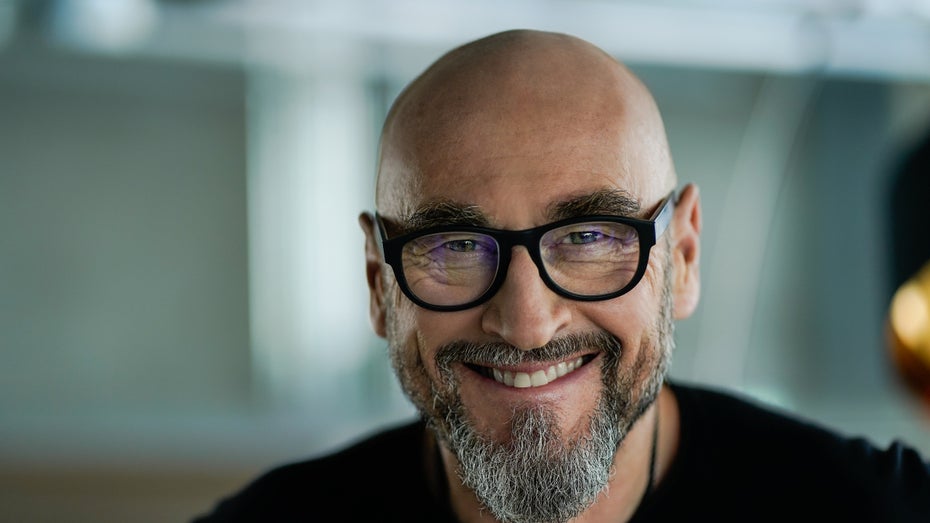 Jochen Schweizer ist auch als Extremsportler bekannt – allerdings ist er, anders als vielleicht erwartet wird, kein Freund des Risikos. (Foto: Jochen Schweizer) Branding-Insights: Jochen Schweizer teilt seine Learnings für deinen Markenerfolg