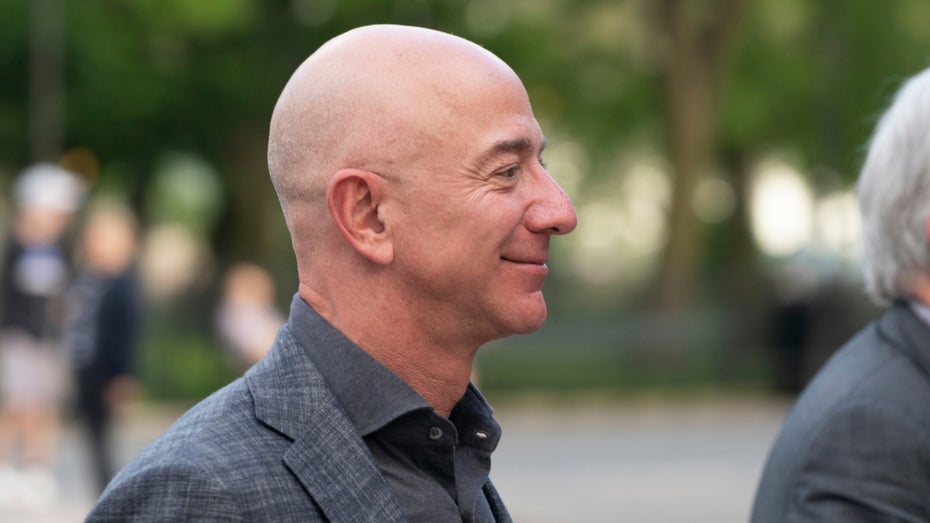 Jeff Bezos glaubt, dass Menschen künftig in riesigen Raumstationen leben