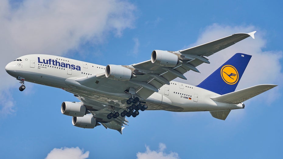 Die Lufthansa hat den Slogan entfernt. (Foto: Evan El-Amin / Shutterstock) „Nachhaltiger fliegen”: Lufthansa-Werbung wegen Irreführung verboten