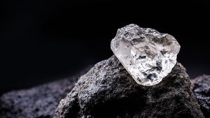 Konkurrenz für Diamanten: Forschern gelingt Herstellung von ultrahartem Material
