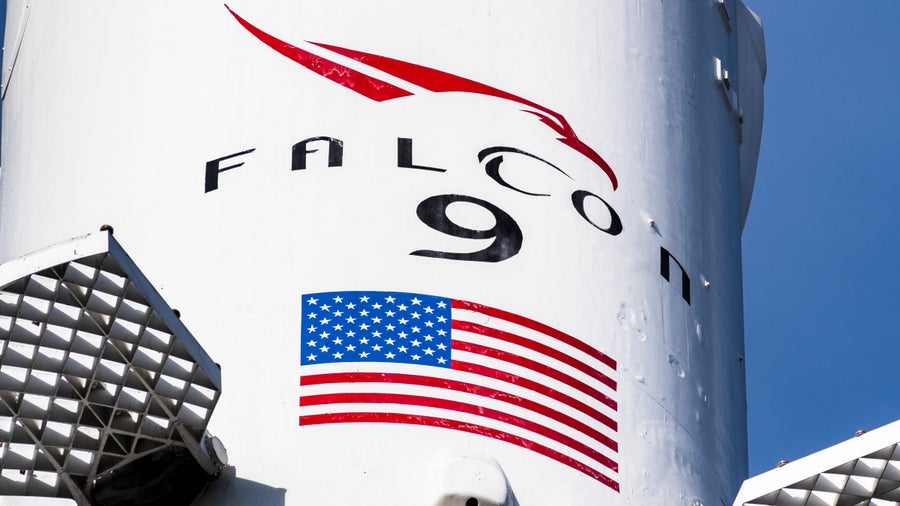 Amazon setzt auf SpaceX, um seine Internetsatelliten ins Weltall zu bringen