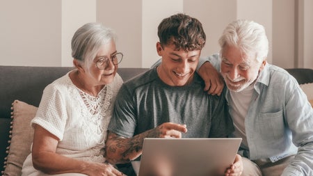 Studie entlarvt Mythos „digitale Demenz“: So profitieren ältere Menschen von Technik
