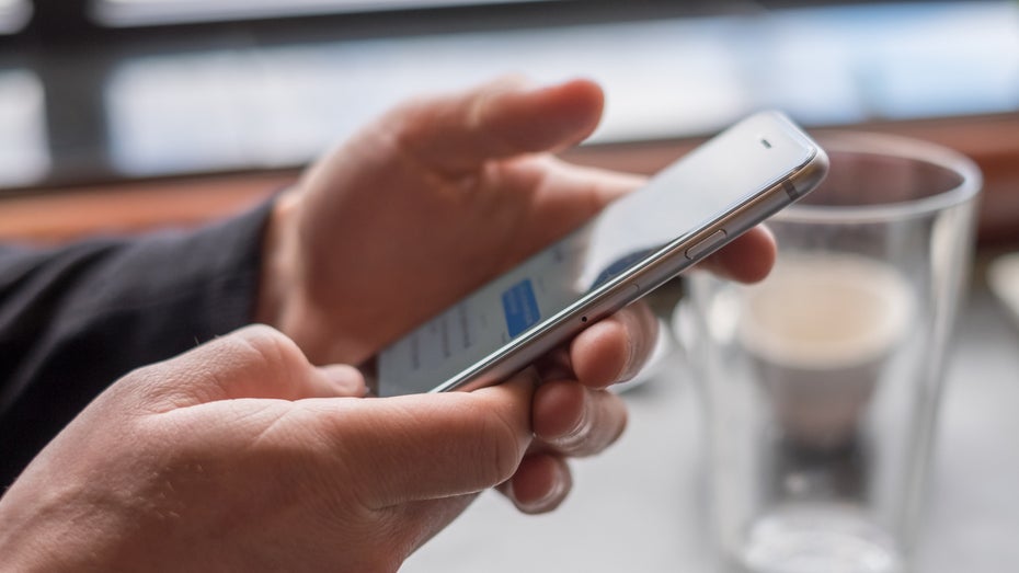 „Smishing Betrugsmasche zu Weihnachten: Falsche Paketdienstleister klauen Daten