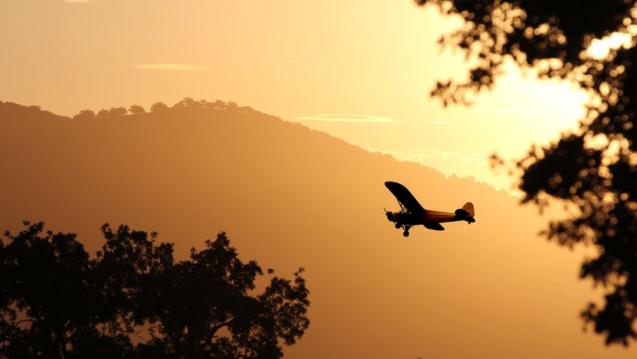 Youtuber bringt Flugzeug zum absichtlich Absturz. (Symbolfoto: Shutterstock/CustomPhotographyDesigns) Youtuber Flugzeug Absturz