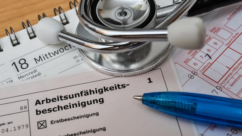 Arbeitsrecht: Darf der Arbeitgeber meine Krankschreibung prüfen lassen? Arbeitsrecht: Darf der Arbeitgeber meine Krankschreibung prüfen lassen?